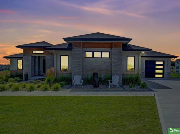 21068 Valley Cir, Elkhorn, NE 68022
