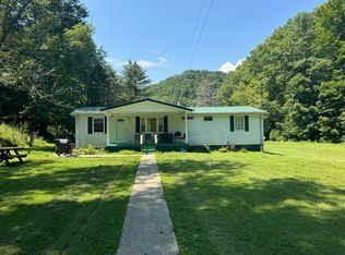 1244 Meatscaffold Rd, Jackson, KY 41339