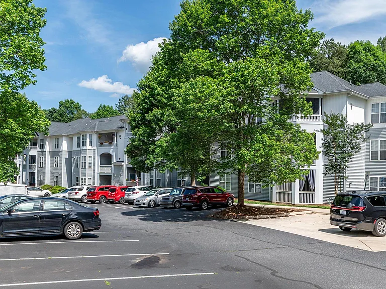 Argyle Place Apartment Homes — Photo 5