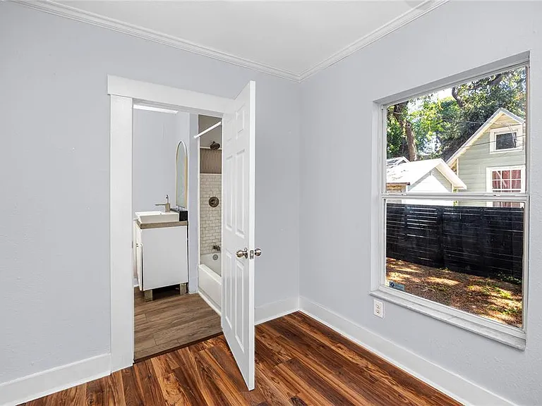 1763 Preston St S — Photo 23