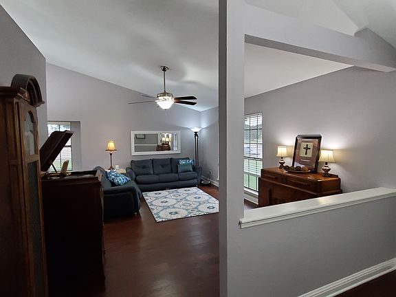 5th image of 216 Whispering Hills Dr