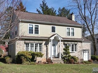 37 Somerset Rd, Tenafly, NJ 07670