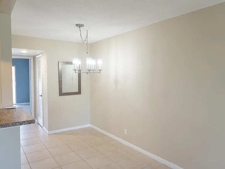 226 Sheffield St E #J — Photo 4