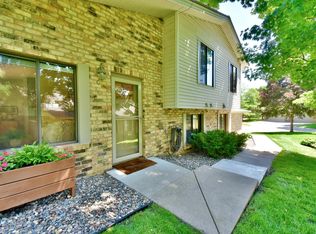 1945 Kingsview Ln N, Plymouth, MN 55447