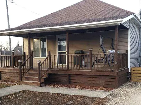 118 E 3rd St, Kanawha, IA 50447