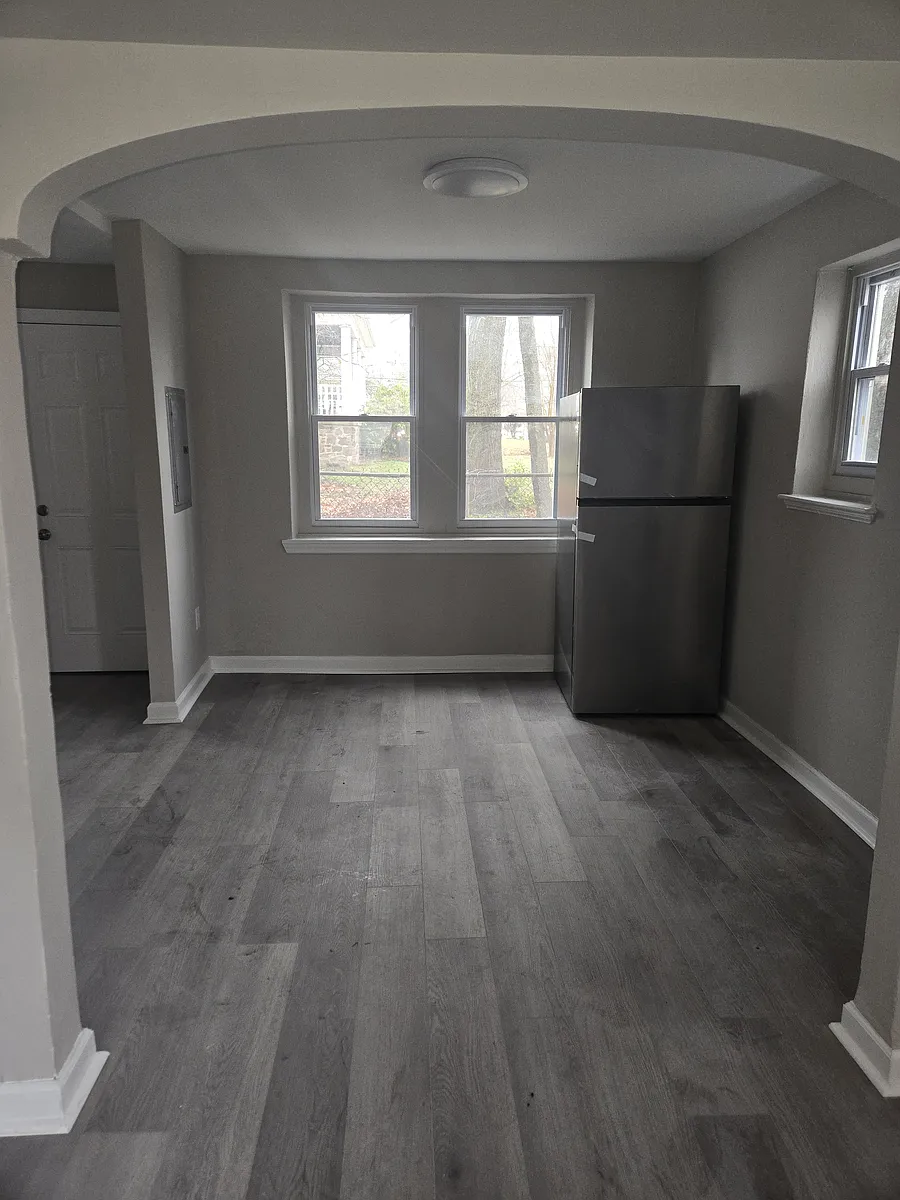 Building Photo - 607 W Maple Ave #7