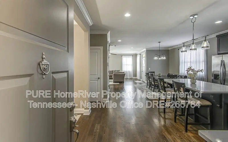 2 bed, 2.5 bath, 1958 sqft, $2,950 — Photo 2