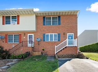 406 Debbi Ct, Hanover, PA 17331