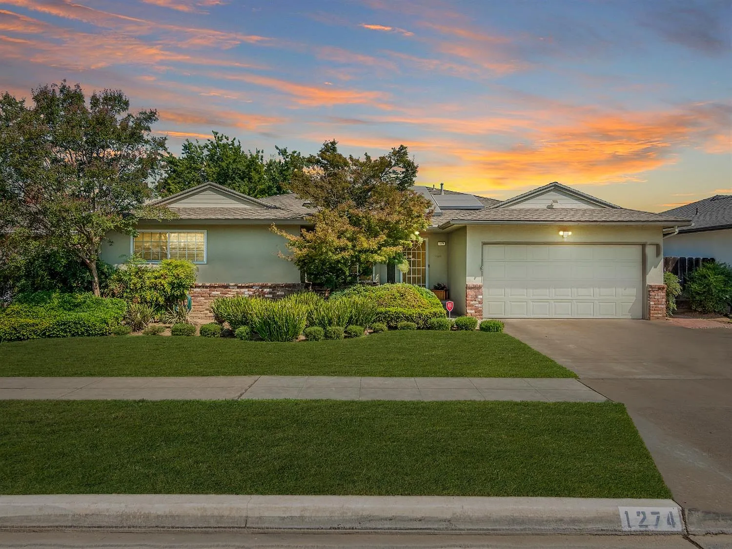 1274 E Escalon Ave photo 1
