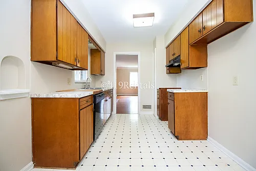 2424 Lambert Dr — Photo 5