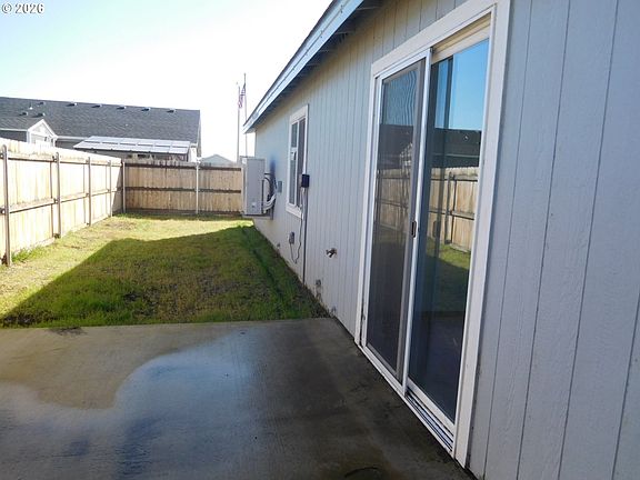 3rd image of 1044 NE Emerald Dr