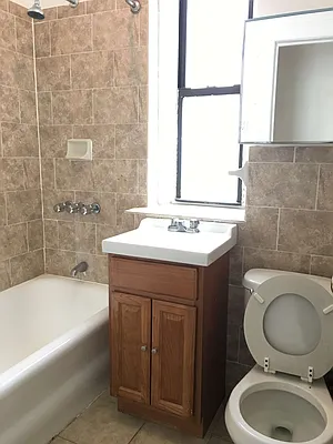 Rented by Uptown Flats LLC | media 2