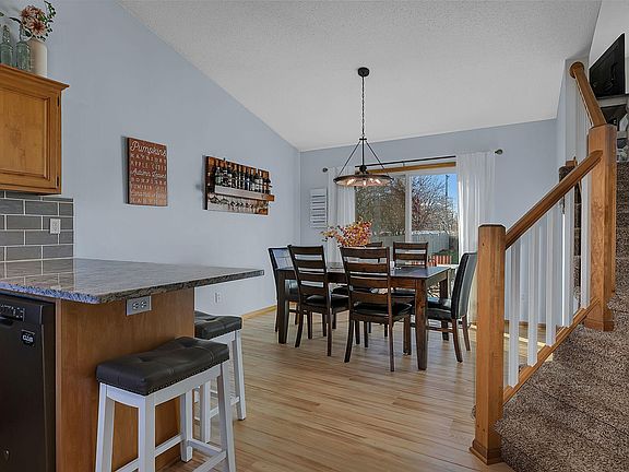 5th image of 1083 Lawrence Cir