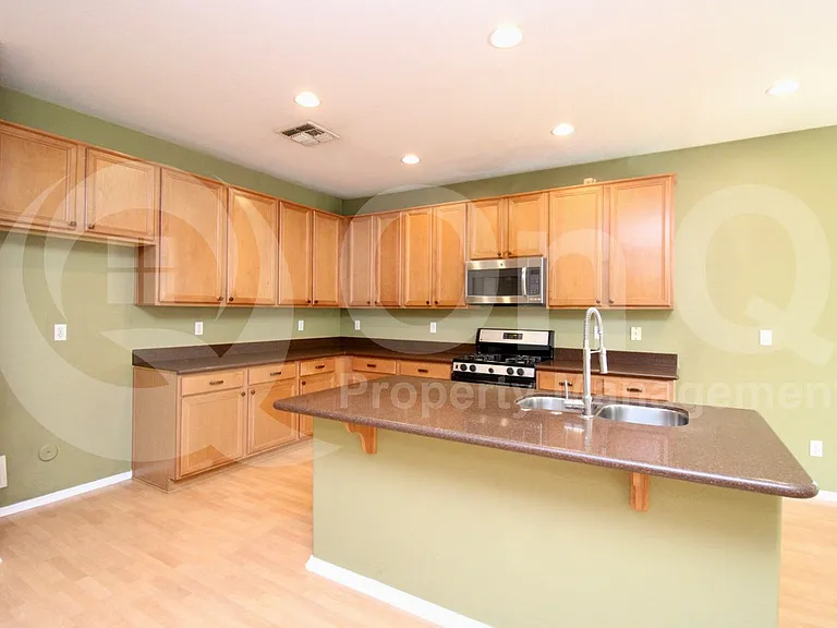 1199 E Browning Pl — Photo 3