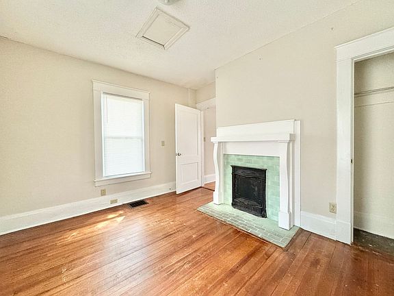 5th image of 912 Union St APT A