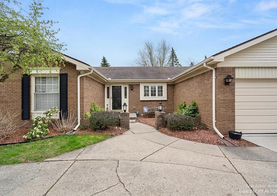 1st image of 34581 Northland Dr
