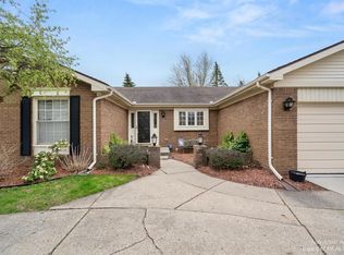 34581 Northland Dr, Livonia, MI 48152