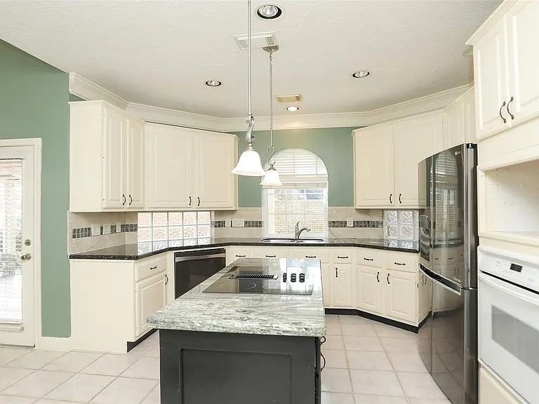 7502 Holly Court Est — Photo 17