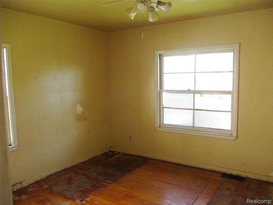 22434 Madison St, photo 3