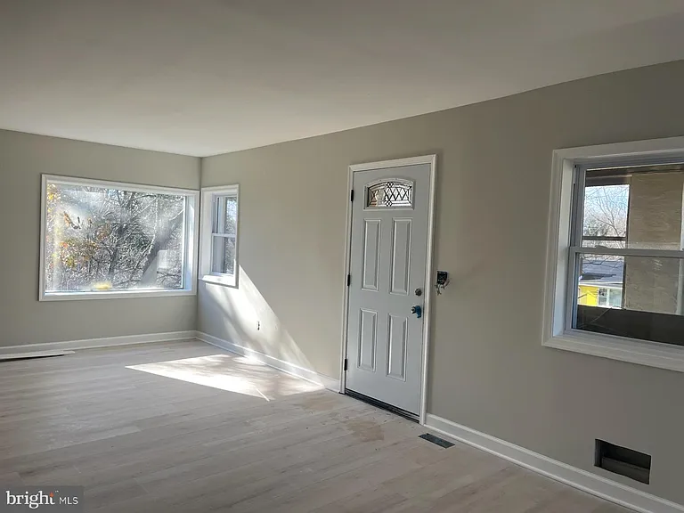 5100 Suitland Rd — Photo 3