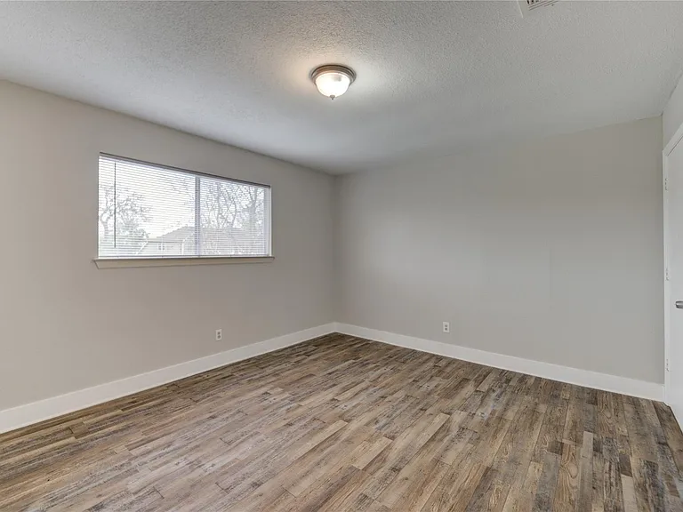 6603 1/2 Narcissus St — Photo 17