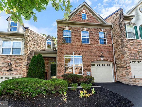 2nd image of 3132 Woodsedge Dr