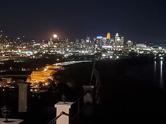 2nd image of 530 Davenport Ave