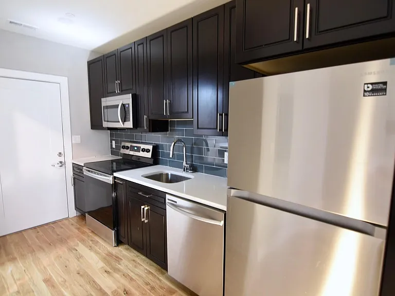 1525 W Girard Ave #105 — Photo 1