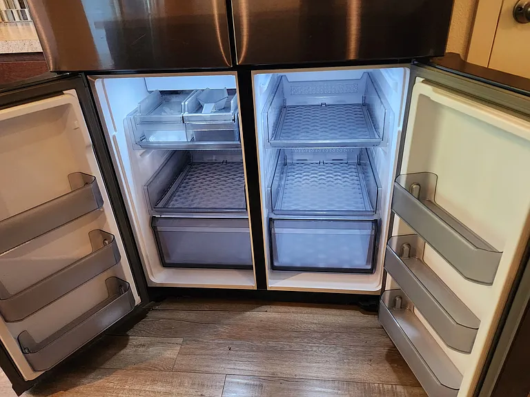 Samsung Flex French Door Refrigerator with a 2-section Bottom Freezer, 2 types of ice ice maker. Flex function allows setting up one of the section to work as a refrigerator or freezer