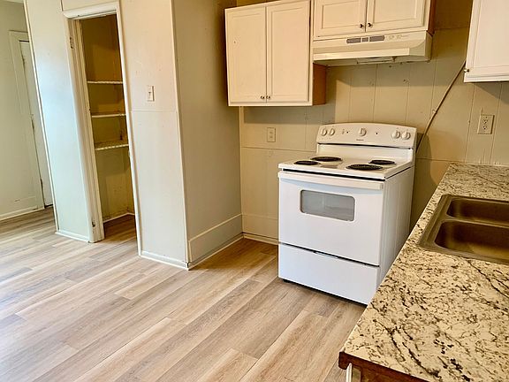 2nd image of 614 Orchid Dr