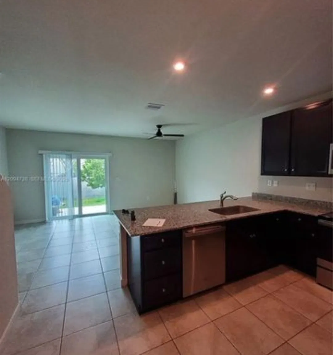 3 bed, 1425 sqft, $2,400 — Photo 2