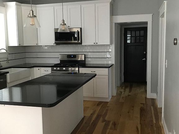 3rd image of 864 E Roosevelt Ave