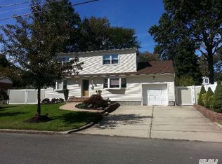 3 Eliot Pl, East Northport, NY 11731