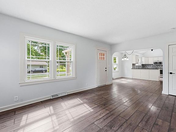 3rd image of 610 Pine St
