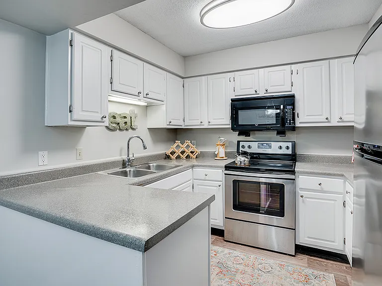 Villas at Oak Crest — Photo 10