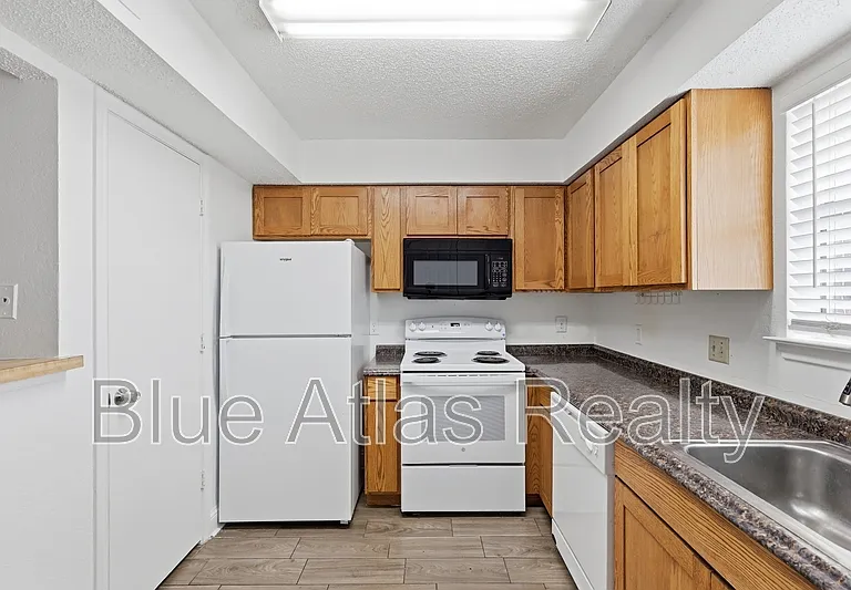 2713 Wimbledon Ct #C — Photo 8