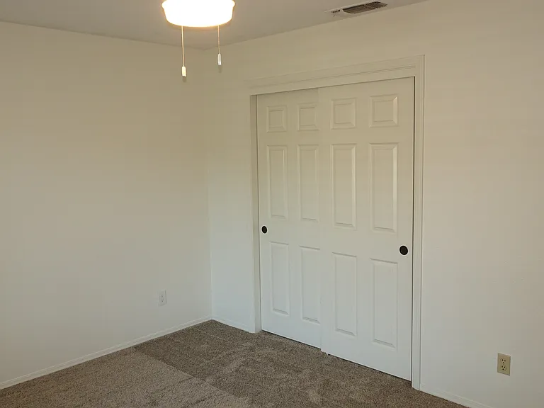 878 E Catalina Cir — Photo 15