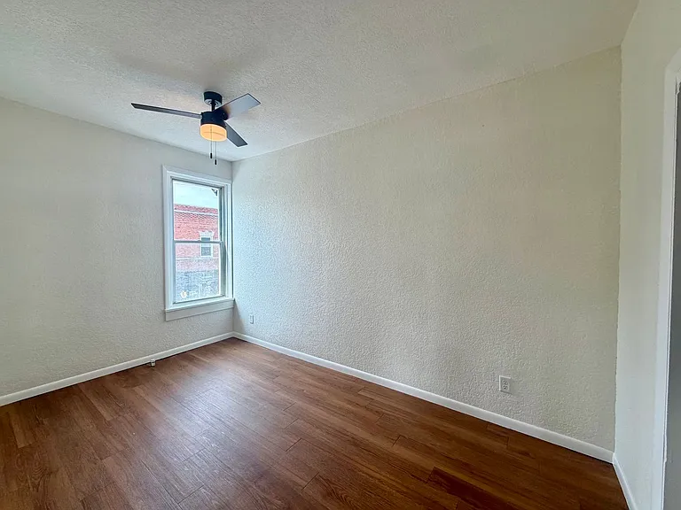 2202 Lexington Ave #A — Photo 8
