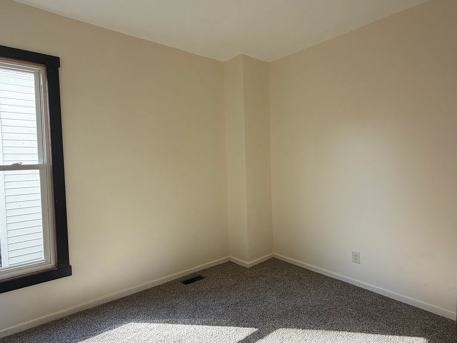 3 bed, $925 — Photo 4