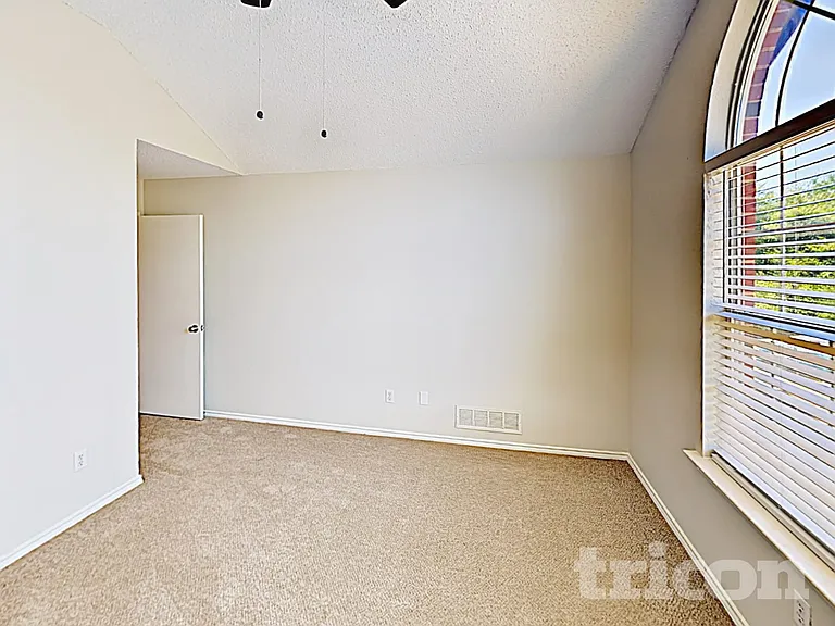 1105 Parker Ct — Photo 8
