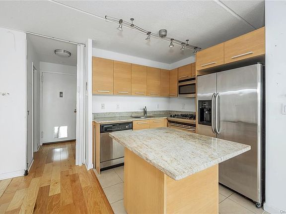 5th image of 1155 Warburton Ave APT 8L