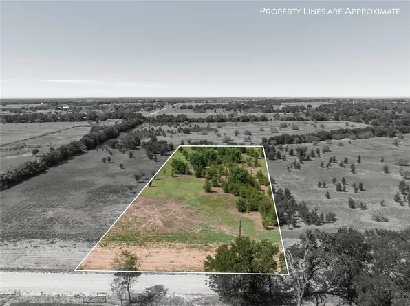 2 Bugtussle Ln, West, TX 76691