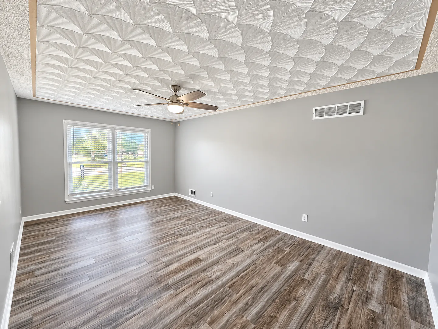 4 Bedroom, 2.5 Bathroom Shivley Cul-De-Sac! — Photo 3