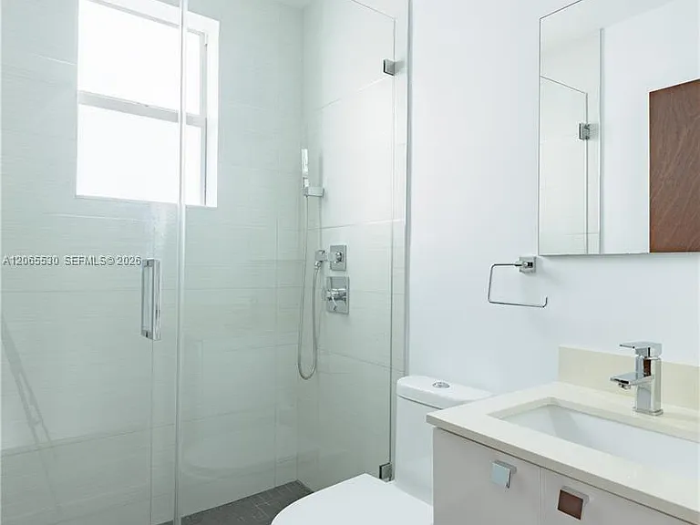 324 Mendoza Ave #5 — Photo 7