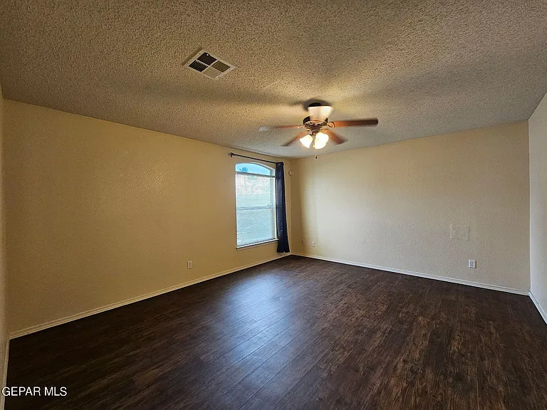 10909 Northview Dr — Photo 16