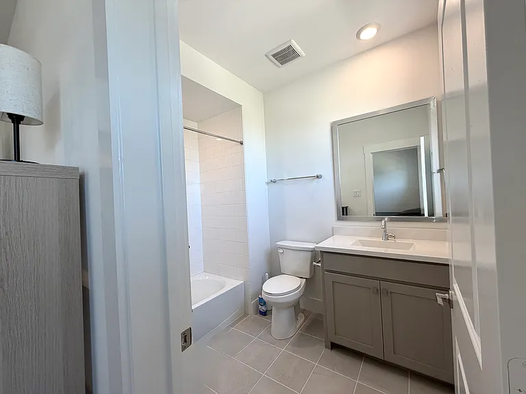 Second bedroom with en-suite bath