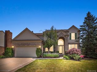 1799 Ring Neck Dr, Rochester, MI 48307