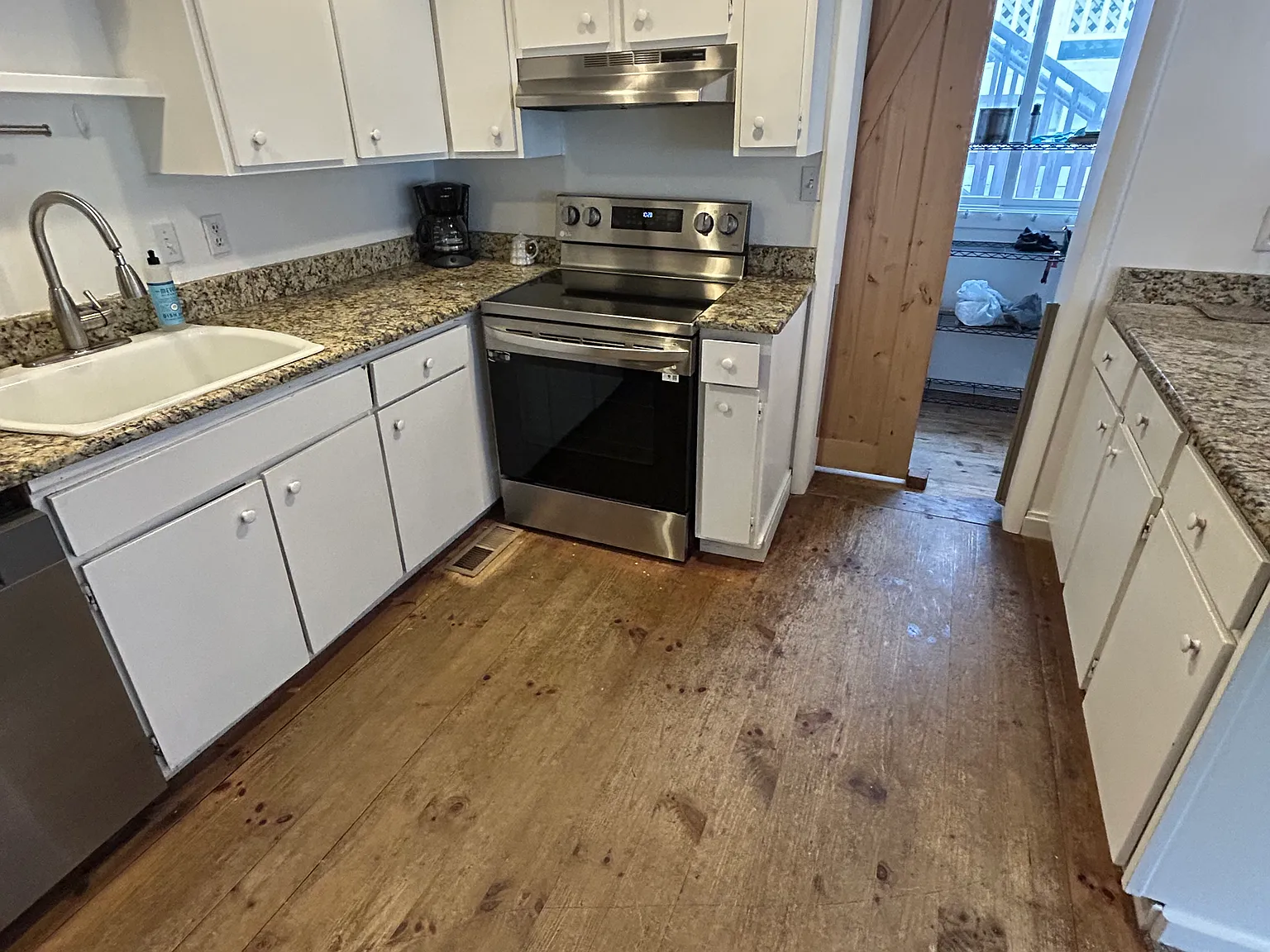 1 bed, 1000 sqft, $2,100 — Photo 3