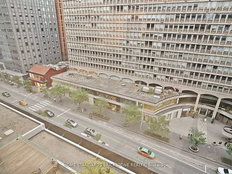 110 Bloor St W #1009 — Photo 35