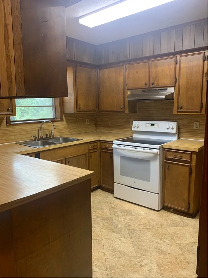 2 bed, 1.0 bath, 936 sqft, $800 — Photo 2